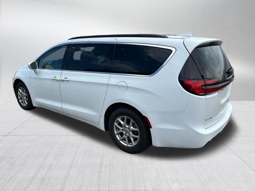 Bright White Clearcoat 2022 Chrysler Pacifica Touring L