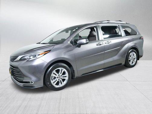2022 Toyota Sienna Platinum 7 Passenger