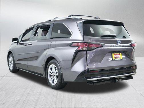2022 Toyota Sienna Platinum 7 Passenger