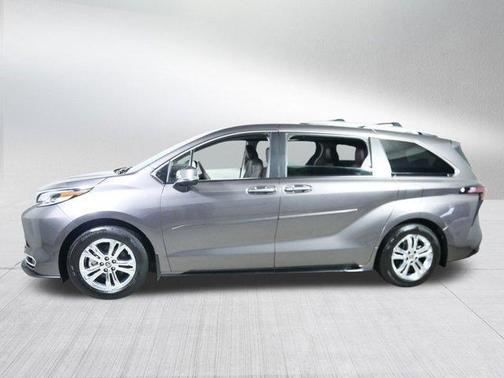 2022 Toyota Sienna Platinum 7 Passenger
