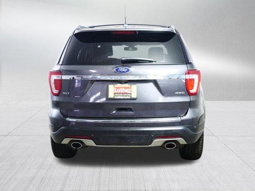 Magnetic Metallic 2018 Ford Explorer XLT