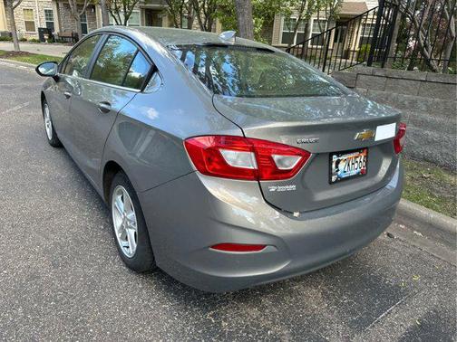 Pepperdust Metallic 2017 Chevrolet Cruze LT