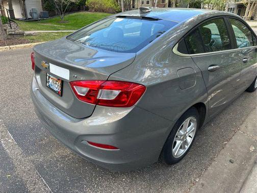 Pepperdust Metallic 2017 Chevrolet Cruze LT