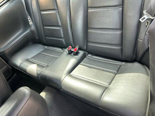 2000 Ford Mustang Base