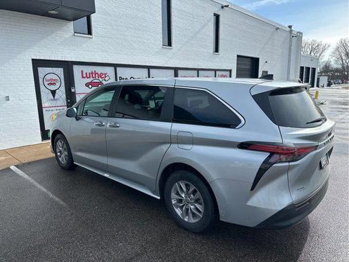 2022 Toyota Sienna XLE