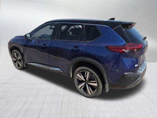 Caspian Blue Metallic/Super Black 2023 Nissan Rogue SL
