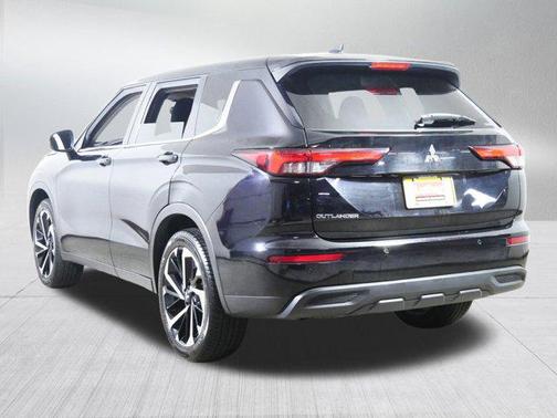 2022 Mitsubishi Outlander ES