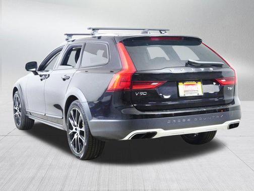2019 Volvo V90 Cross Country T6