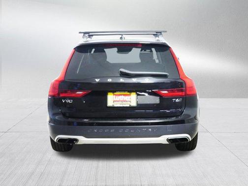 2019 Volvo V90 Cross Country T6