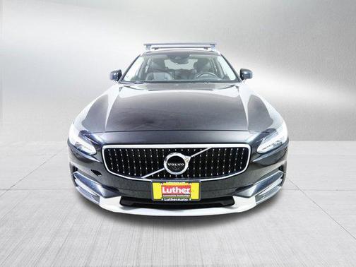 2019 Volvo V90 Cross Country T6