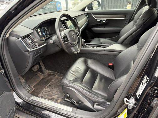 2019 Volvo V90 Cross Country T6