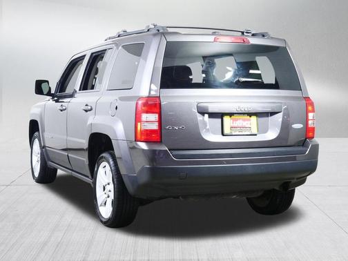 Granite Crystal Metallic Clearcoat 2016 Jeep Patriot Latitude