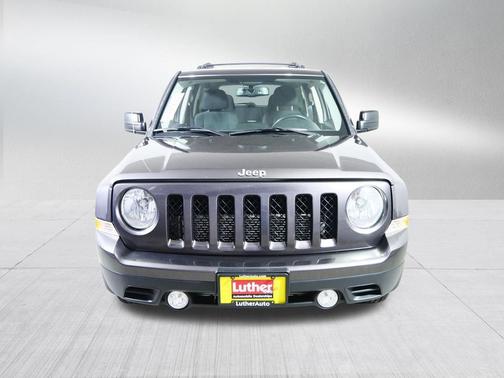Granite Crystal Metallic Clearcoat 2016 Jeep Patriot Latitude