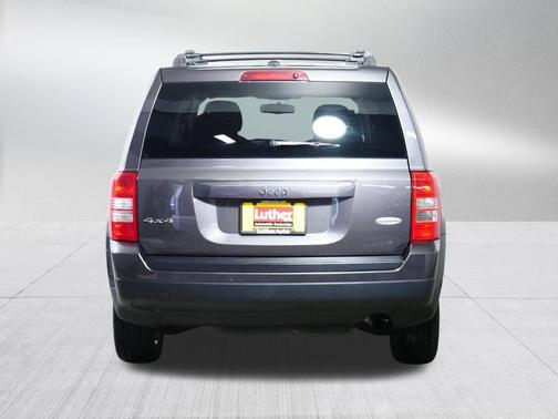 Granite Crystal Metallic Clearcoat 2016 Jeep Patriot Latitude