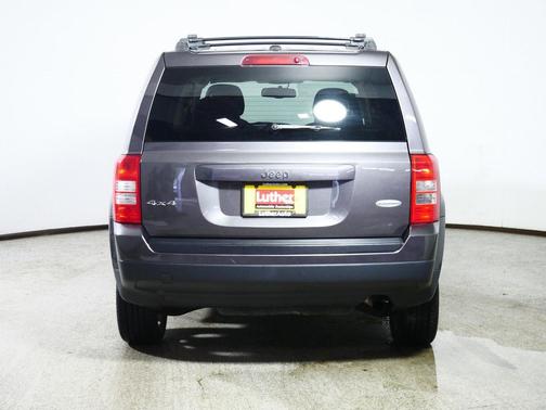 Granite Crystal Metallic Clearcoat 2016 Jeep Patriot Latitude