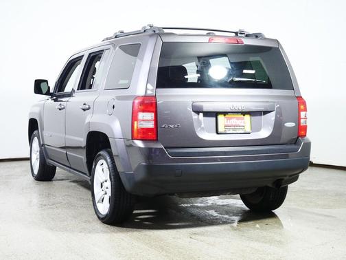 Granite Crystal Metallic Clearcoat 2016 Jeep Patriot Latitude