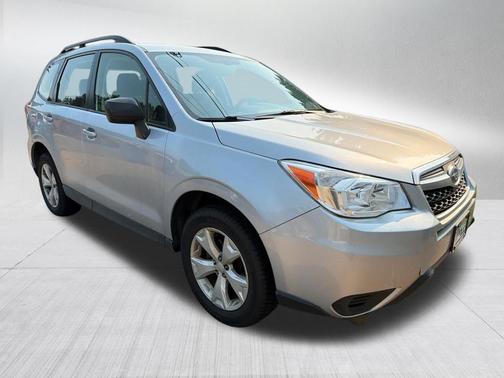 Ice Silver Metallic 2016 Subaru Forester 2.5i