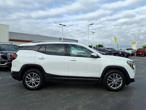 Summit White 2022 GMC Terrain SLT
