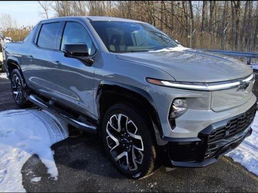 2025 Chevrolet Silverado EV RST