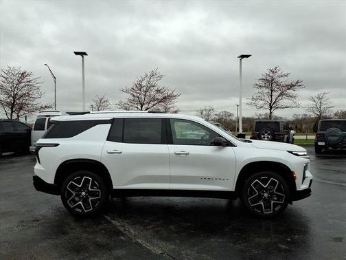 Iridescent Pearl Tricoat 2025 Chevrolet Traverse High Country