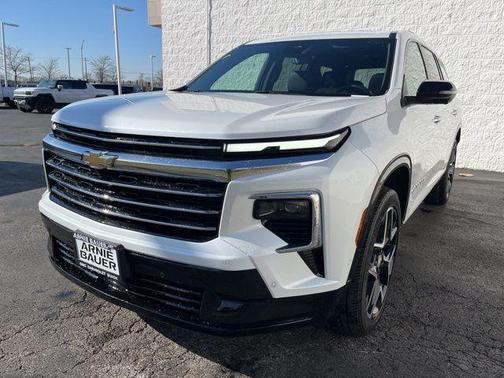 Iridescent Pearl Tricoat 2025 Chevrolet Traverse High Country