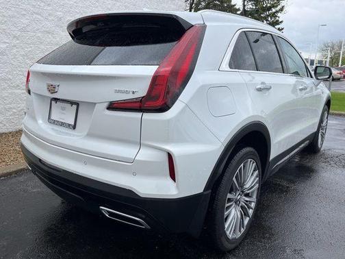 2025 Cadillac XT4 Premium Luxury