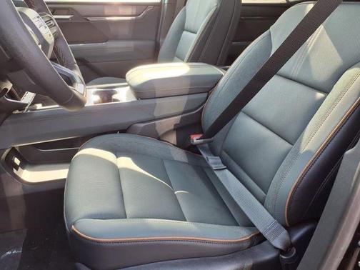 2025 GMC Acadia AT4