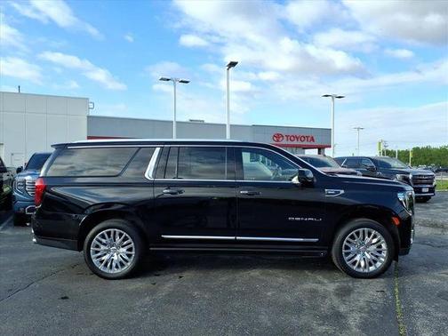 Onyx Black 2023 GMC Yukon XL Denali