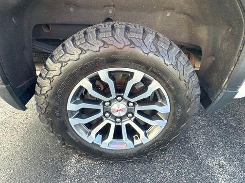 Summit White 2021 GMC Sierra 1500 AT4