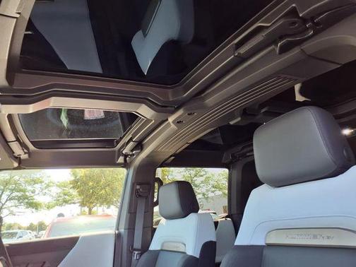 2025 GMC HUMMER EV SUV 2X