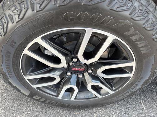 2023 GMC Yukon AT4
