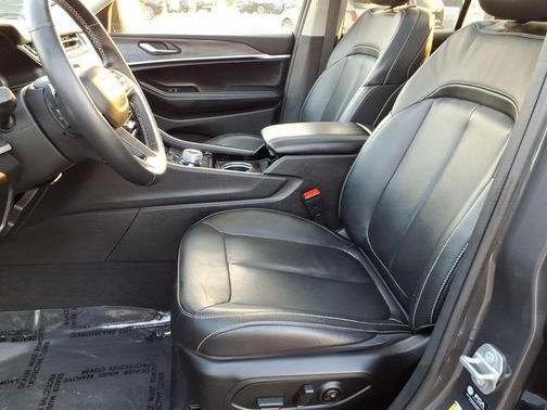 Metallic 2022 Jeep Grand Cherokee Limited