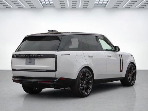 2025 Land Rover Range Rover P400 SE