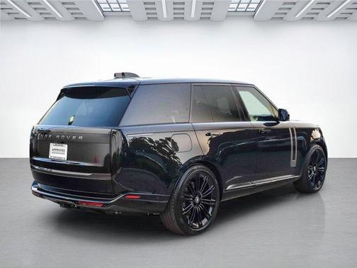 2025 Land Rover Range Rover SE
