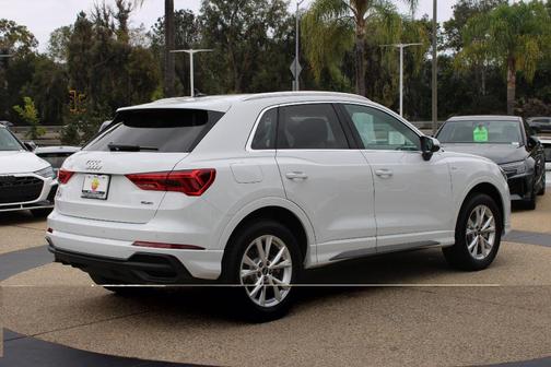 Glacier White Metallic 2025 Audi Q3 45 S line Premium