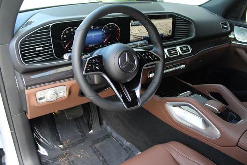 MANUFAKTUR Moonlight White Metallic 2026 Mercedes-Benz GLE 450 4MATIC