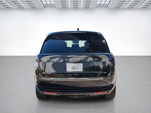 2025 Land Rover Range Rover P400 SE 7 Seat