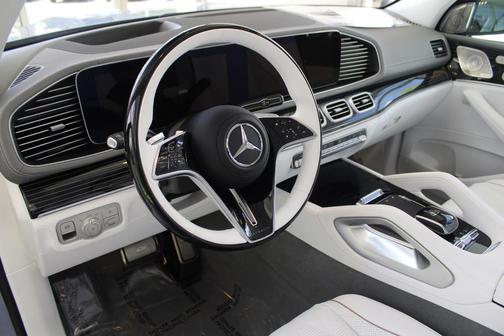 Cote d'Azur Light Blue Metallic 2026 Mercedes-Benz Maybach GLS 600 4MATIC