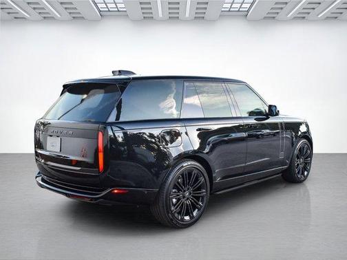 2025 Land Rover Range Rover SE