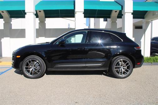 2025 Porsche Macan Base