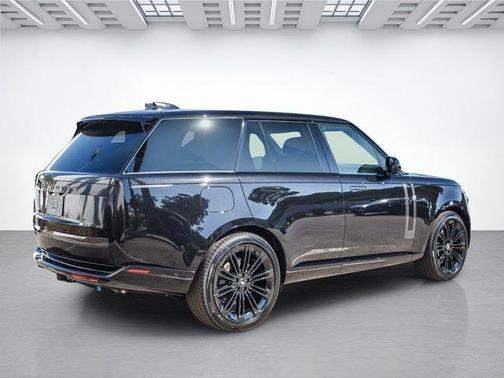2025 Land Rover Range Rover P530 SE