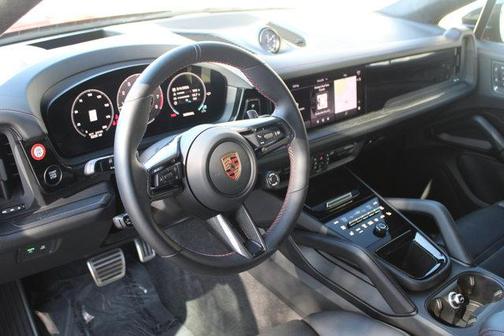 2025 Porsche Cayenne GTS