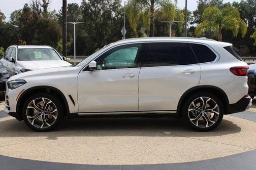 Mineral White Metallic 2023 BMW X5 sDrive40i
