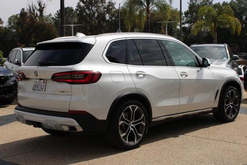 Mineral White Metallic 2023 BMW X5 sDrive40i