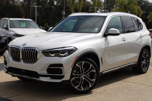 Mineral White Metallic 2023 BMW X5 sDrive40i