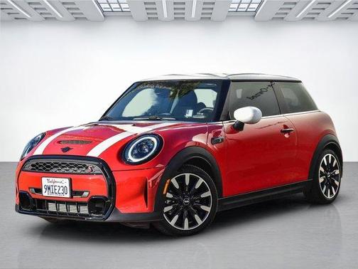 2024 MINI Hardtop Signature