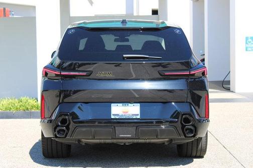 2025 BMW XM Base