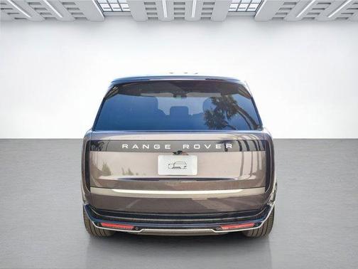 2025 Land Rover Range Rover SE