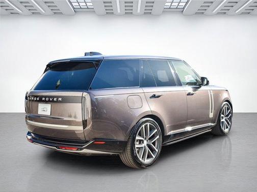 2025 Land Rover Range Rover SE