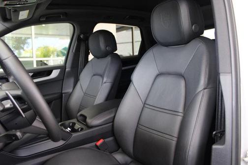 2025 Porsche Cayenne Base